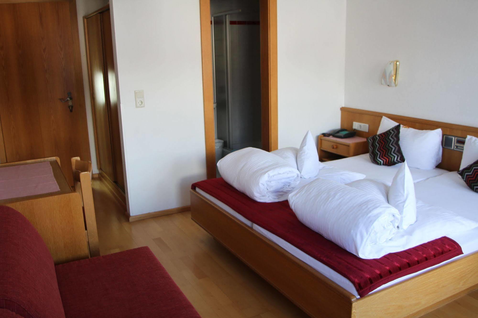 Collina Hotel Garni Nauders Exterior photo