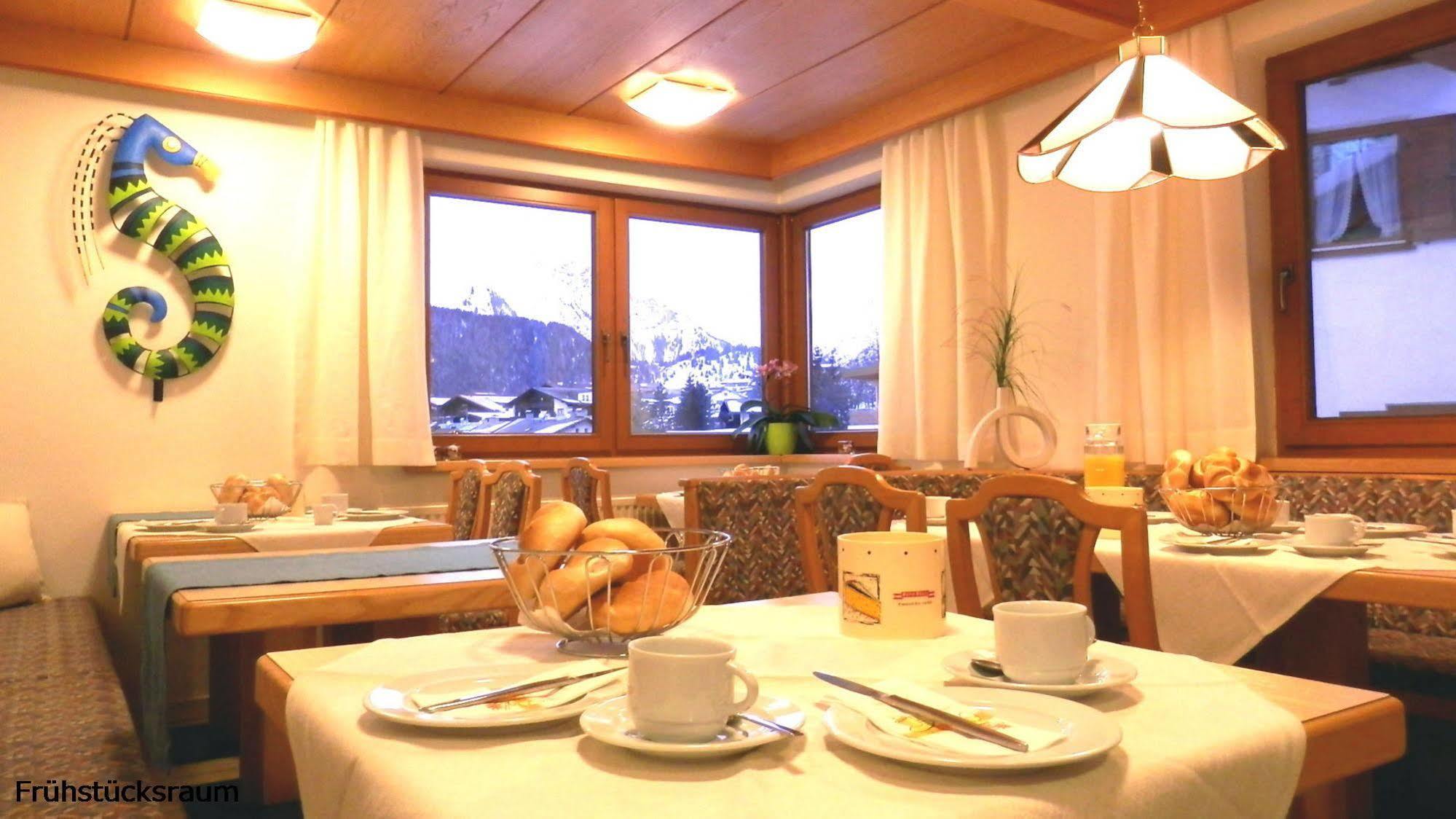 Collina Hotel Garni Nauders Exterior photo