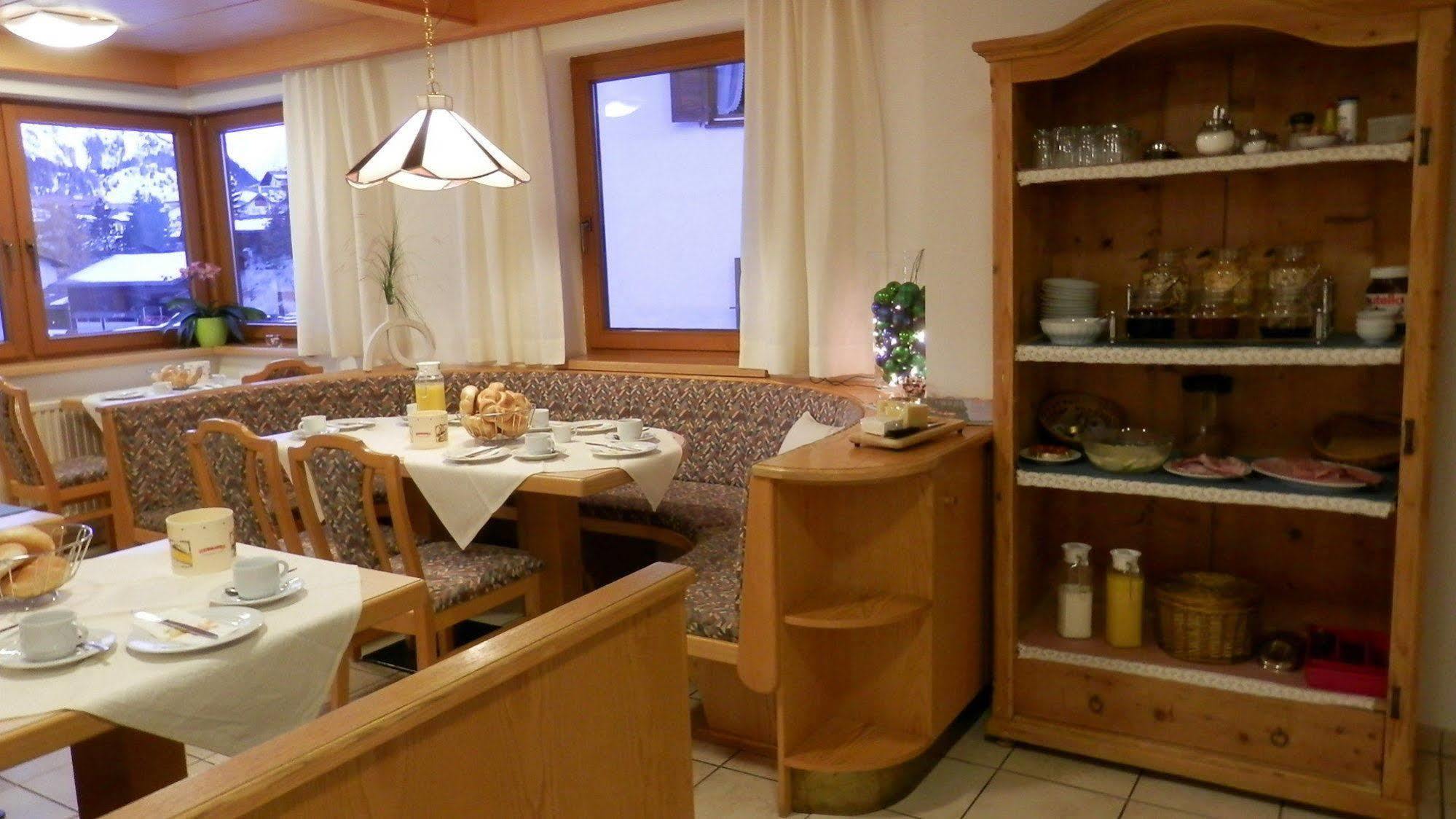 Collina Hotel Garni Nauders Exterior photo